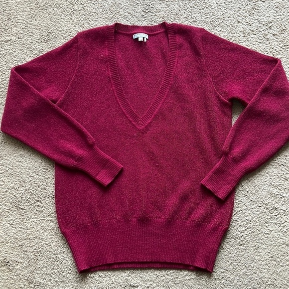 Peruvian Connectipn V Neck Alpaca Magenta Sweater - Picture 1 of 7